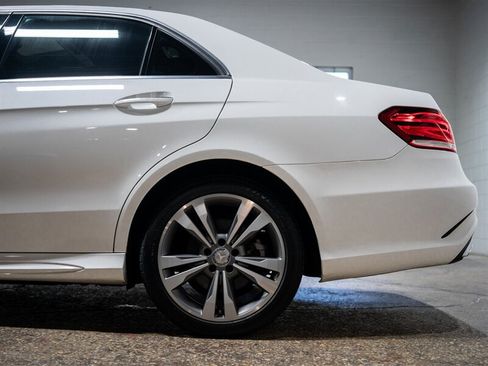 Used 2014 Mercedes-Benz E 350 4MATIC Sedan image 10