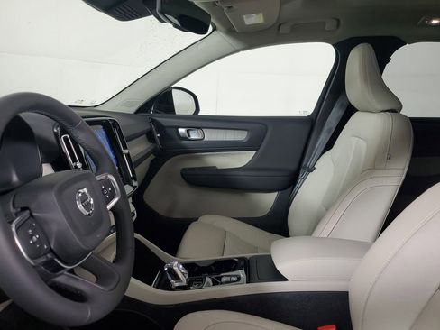 Used 2023 Volvo XC40 B5 Plus w/ Protection Package Premier AWD/4WD image 24