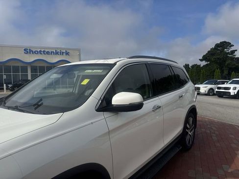 Used 2017 Honda Pilot Touring image 5
