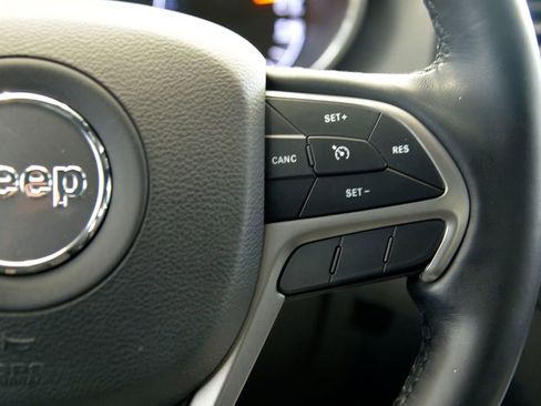 Used 2021 Jeep Grand Cherokee Laredo X image 23