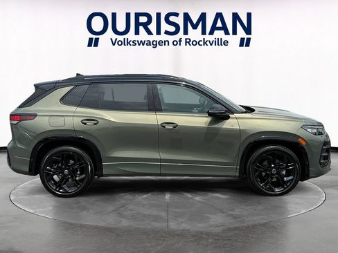 Used 2025 Volkswagen Tiguan SE R-Line FWD image 7