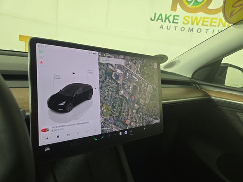 Used 2024 Tesla Model Y Long Range AWD/4WD image 19