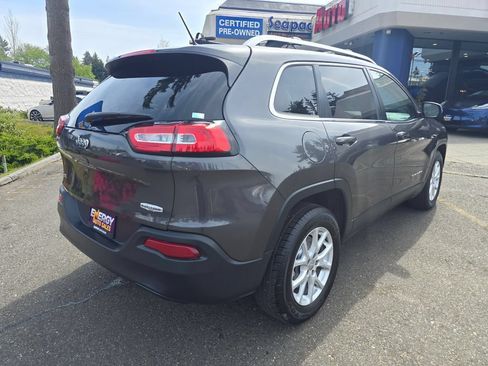 Used 2016 Jeep Cherokee Latitude w/ Cold Weather Group AWD/4WD image 7