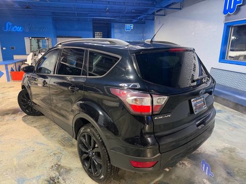 Used 2017 Ford Escape SE w/ Equipment Group 201A image 3