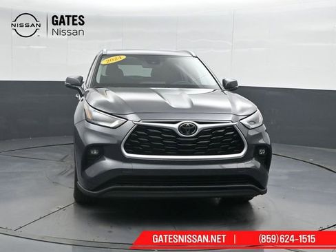 Used 2024 Toyota Highlander XLE AWD/4WD image 5