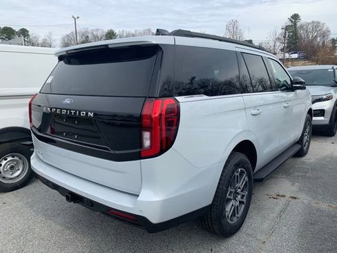 New 2025 Ford Expedition Active image 22