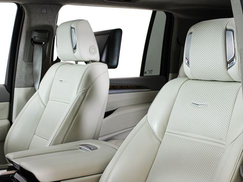 Used 2025 Cadillac Escalade ESV Sport Platinum RWD image 35