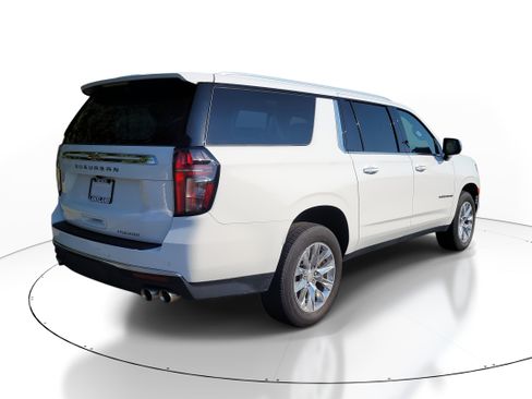 Used 2023 Chevrolet Suburban Premier image 7