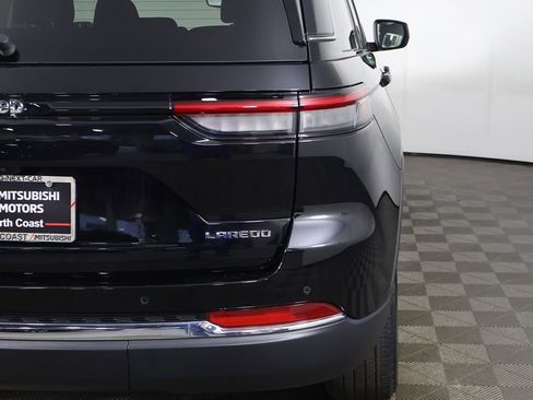 Used 2023 Jeep Grand Cherokee Laredo AWD/4WD image 15