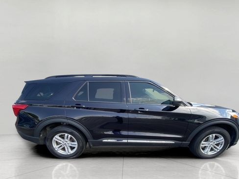 Used 2024 Ford Explorer XLT w/ Equipment Group 202A AWD/4WD image 31