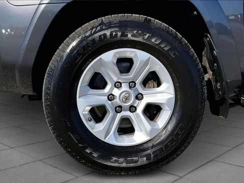 Used 2016 Toyota 4Runner SR5 Premium image 11