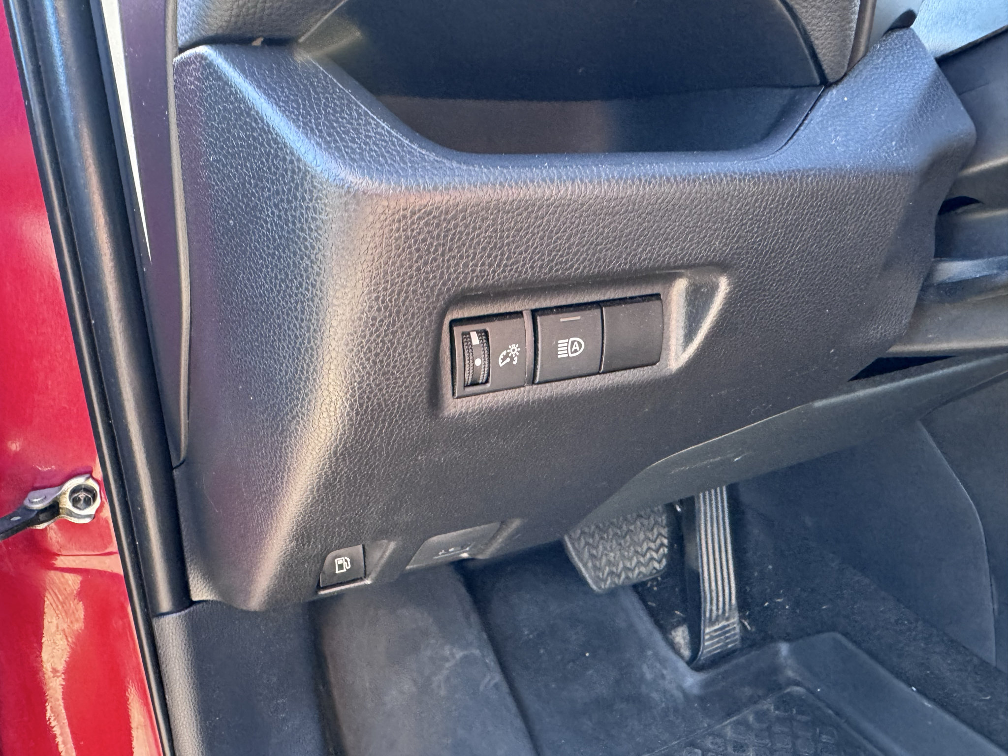 Used 2025 Toyota RAV4 LE AWD/4WD image 17