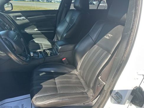Used 2022 Chrysler 300 S RWD image 8