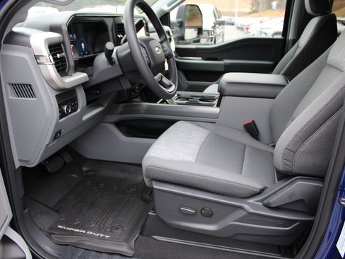 New 2026 Ford F250 XLT w/ XLT Premium Package AWD/4WD image 18