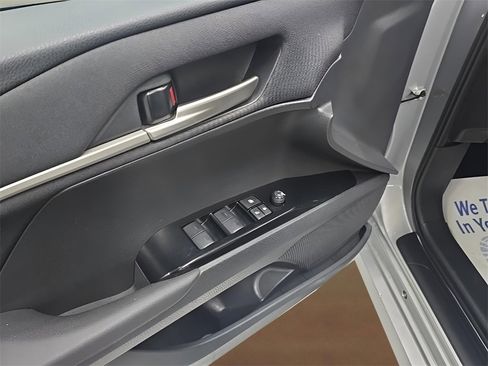 Used 2025 Toyota Camry LE image 10