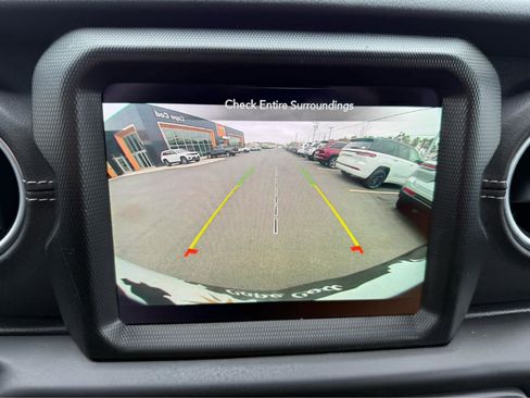 Used 2023 Jeep Wrangler Sahara w/ Cold Weather Group image 17