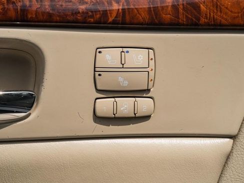 Used 2007 Cadillac DTS Luxury I w/ Trunk Convenience Package FWD image 36