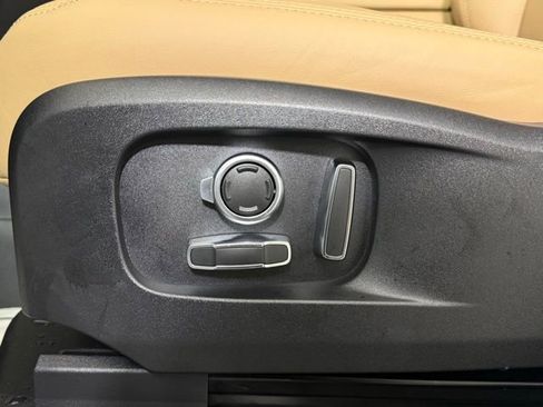 New 2026 Land Rover Defender 130 X-Dynamic SE image 31