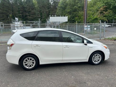 Used 2013 Toyota Prius V Three FWD image 4