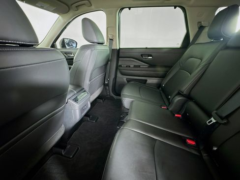 Used 2025 Nissan Pathfinder SL FWD image 23