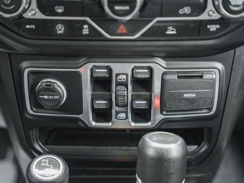 Used 2022 Jeep Wrangler Unlimited Sport image 34