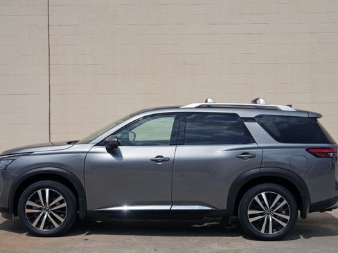 Used 2025 Nissan Pathfinder Platinum w/ Cargo Package AWD/4WD image 47