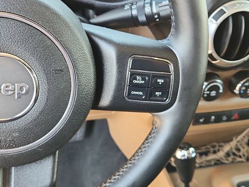 Used 2011 Jeep Wrangler Unlimited Rubicon w/ Dual Top Group AWD/4WD image 16