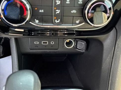 Used 2023 Buick Encore GX Preferred w/ Cold Weather Comfort Package FWD image 17