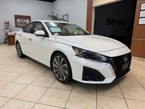 Used 2023 Nissan Altima 2.5 SL FWD image 1