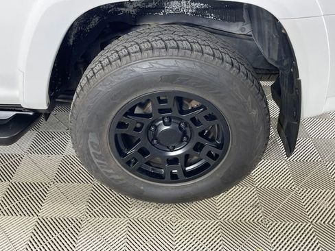Used 2018 Toyota 4Runner SR5 Premium AWD/4WD image 21