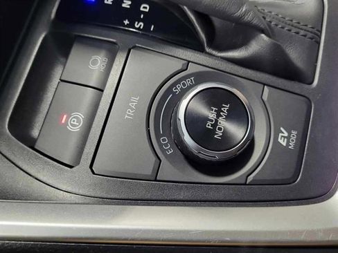 Used 2023 Toyota RAV4 SE image 37