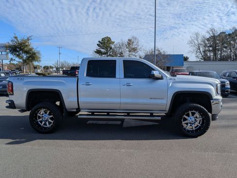Used 2018 GMC Sierra 1500 SLT image 2