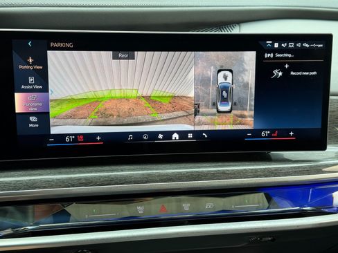Used 2023 BMW i7 xDrive60 w/ Executive Package 2 AWD/4WD image 32