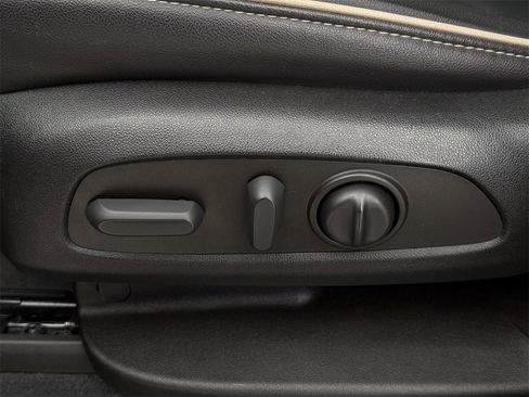 Certified 2022 Chevrolet Traverse Premier w/ Redline Edition image 27