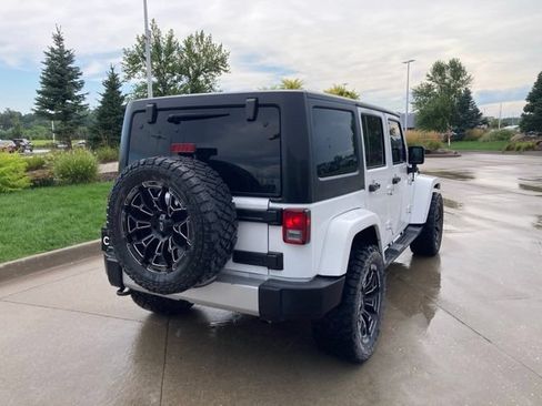 Used 2018 Jeep Wrangler Unlimited Sahara w/ Connectivity Group AWD/4WD image 3