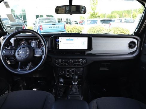 Used 2025 Jeep Gladiator Sport AWD/4WD image 29