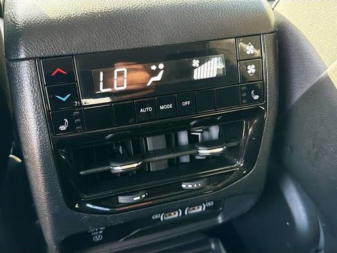 Used 2023 Jeep Grand Cherokee L Limited AWD/4WD image 22