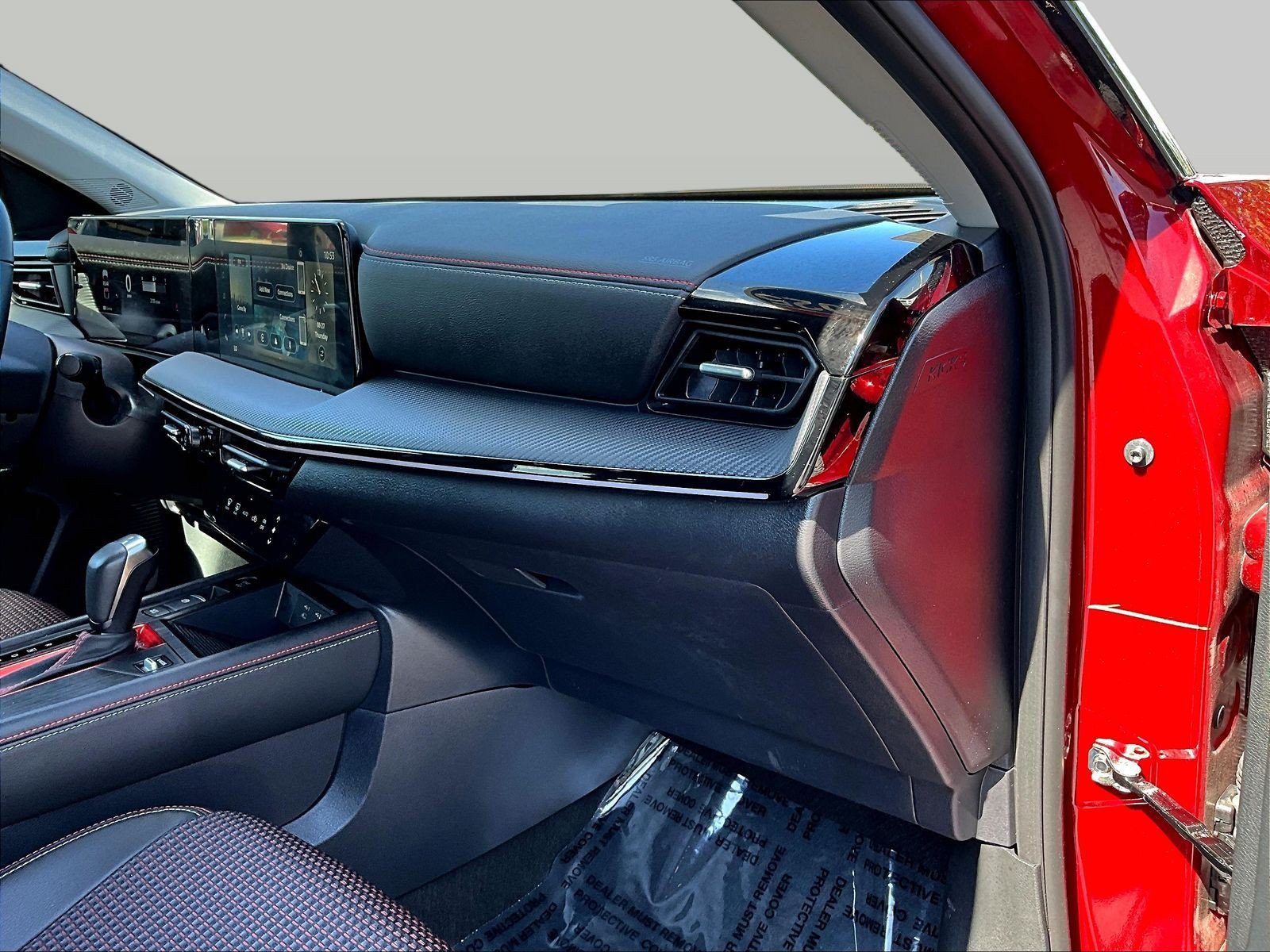 Certified 2025 Nissan Kicks SR FWD image 29
