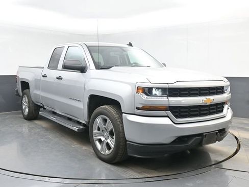 Used 2019 Chevrolet Silverado 1500 Custom w/ Custom Convenience Package RWD image 2