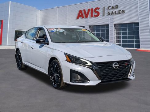 Used 2025 Nissan Altima 2.5 SR image 3