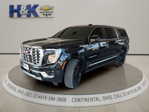 Used 2025 GMC Yukon XL Denali w/ Sun & Power Step Package AWD/4WD image 3