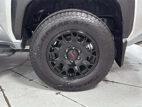 Certified 2025 Toyota 4Runner TRD Off-Road Premium image 23