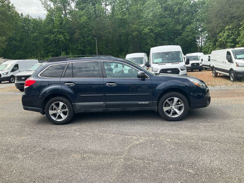 Used 2014 Subaru Outback 2.5i Limited AWD/4WD image 4