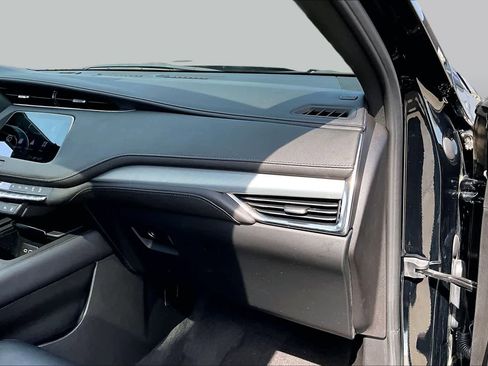 Used 2023 Cadillac XT4 Premium Luxury w/ Cold Weather Package FWD image 18