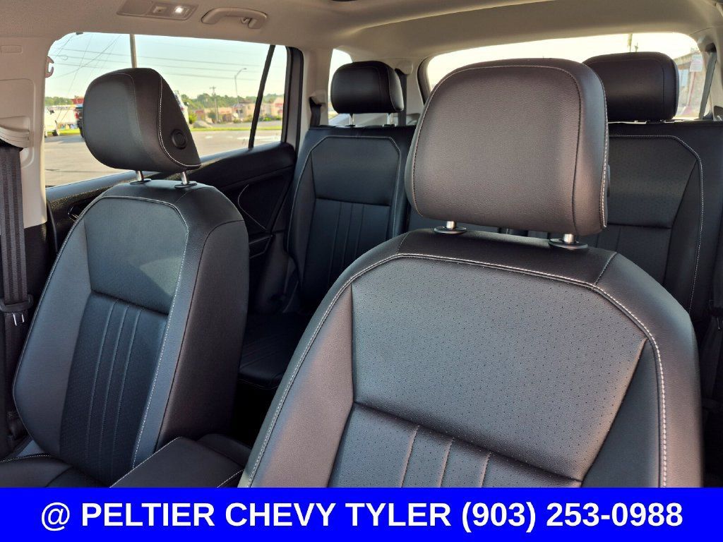 Used 2023 Volkswagen Tiguan SE w/ Panoramic Sunroof Package FWD image 32