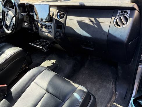 Used 2016 Ford Expedition XL RWD image 9