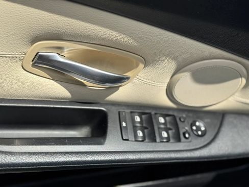 Used 2010 BMW 528i xDrive Sedan AWD/4WD image 9