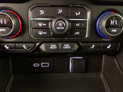 Used 2022 Chevrolet Tahoe LT w/ Luxury Package image 30