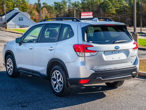 Used 2023 Subaru Forester Premium image 5