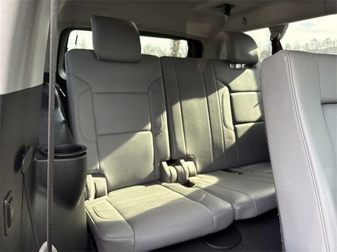 Used 2020 Chevrolet Suburban LT image 18